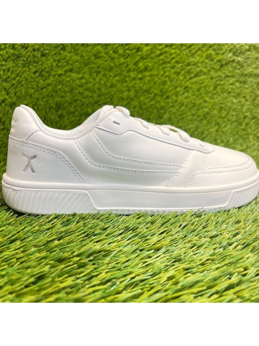 Flux Footwear Adapt Leather Trainer White Womens Size 7.5 Athletic Walking Shoes